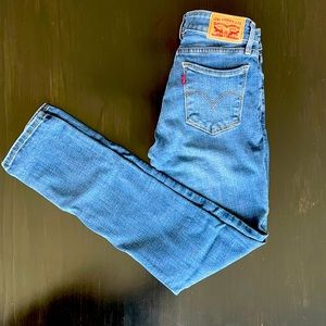 Women’s Levi’s 711 SKINNY size 28